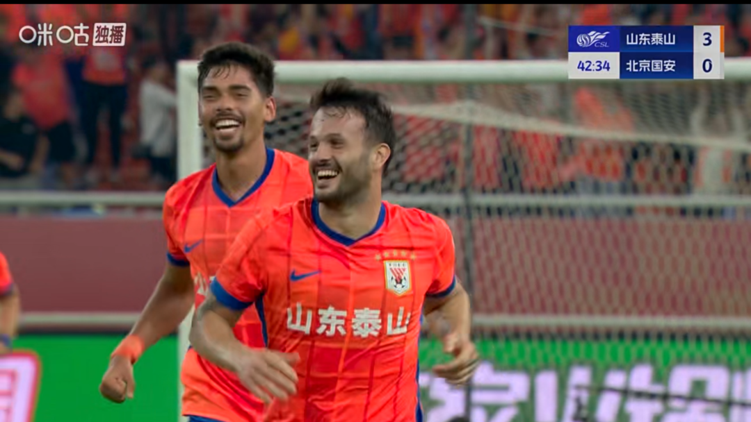 鲁京对决|瓦科大四喜，泰山6：0国安“橙”胜追击，六六大顺